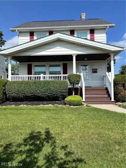 5697 W 54th St, Parma, OH 44129