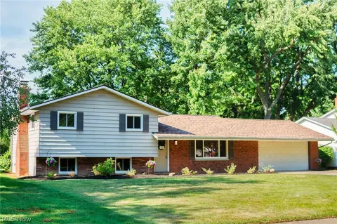 7499 Harding St, Mentor, OH 44060