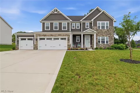 1348 Southbrook Cir NE, Canton, OH 44721