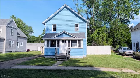 624 Buffalo St, Conneaut, OH 44030