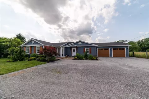 Exterior - 13350 South Ave, Columbiana, OH 44408 photo 5 of 5