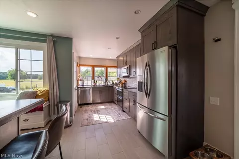 Kitchen - 13350 South Ave, Columbiana, OH 44408 photo 2 of 2