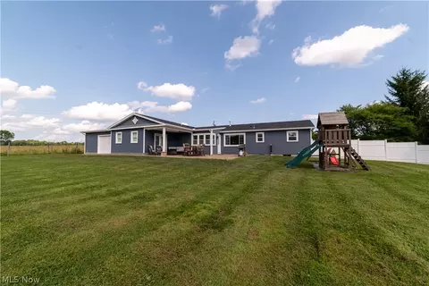 Exterior - 13350 South Ave, Columbiana, OH 44408 photo 3 of 5