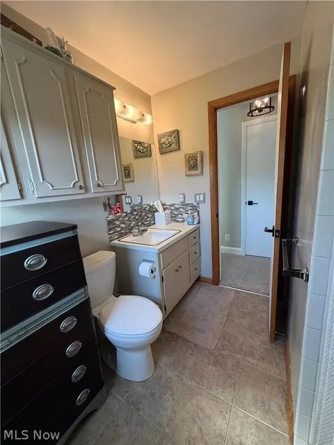 Bath - 13350 South Ave, Columbiana, OH 44408 photo 4 of 5