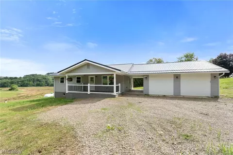 41 Penny Rd SW, Carrollton, OH 44615