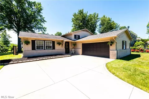 7476 Mckinley St, Mentor, OH 44060