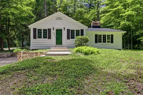 2020 Woodstock Rd, Gates Mills, OH 44040