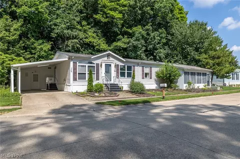 12 Jessica Ln, Olmsted Twp, OH 44138