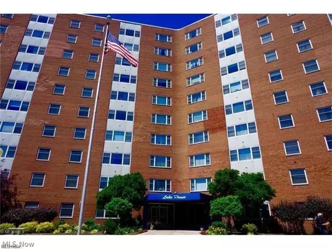 11850 Edgewater Dr #1007, Lakewood, OH 44107