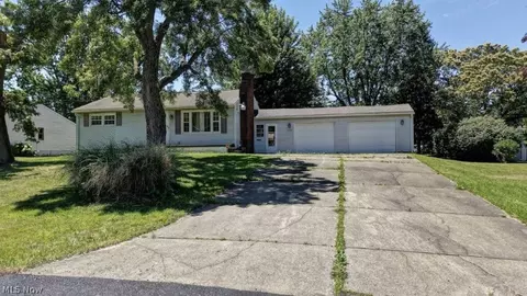 2933 Coventry Blvd NE, Canton, OH 44705