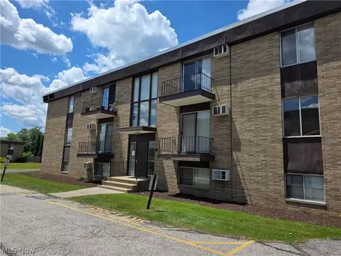 16101 E Maple Park Dr #12B, Maple Heights, OH 44137