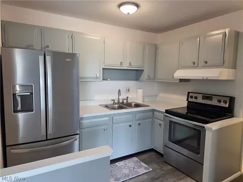 Kitchen - 16101 E Maple Park Dr #12B, Maple Heights, OH 44137 photo 1 of 1