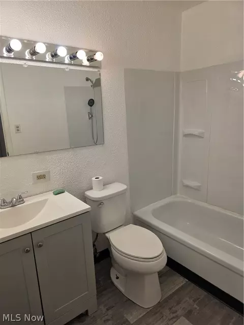 Bath - 16101 E Maple Park Dr #12B, Maple Heights, OH 44137 photo 2 of 2