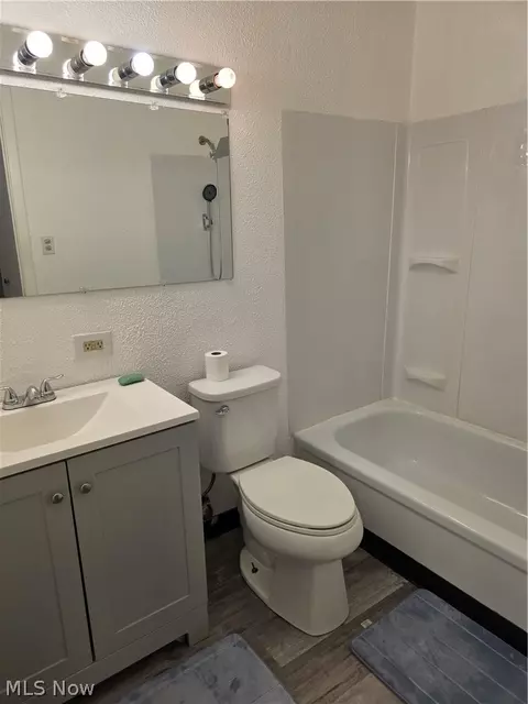 Bath - 16101 E Maple Park Dr #12B, Maple Heights, OH 44137 photo 1 of 2