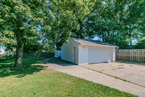 31505 Daniel Dr, Willowick, OH 44095 photo 33