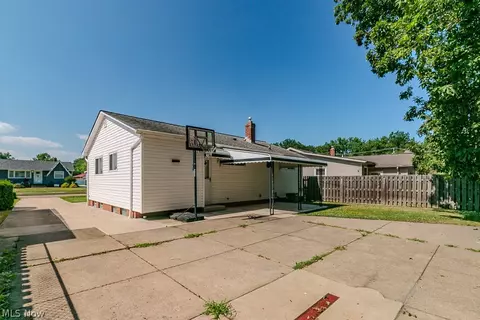 31505 Daniel Dr, Willowick, OH 44095 photo 31