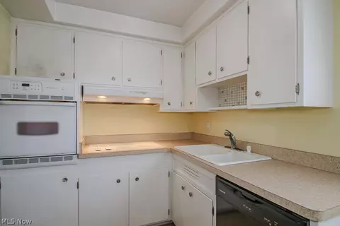 31505 Daniel Dr, Willowick, OH 44095 photo 7