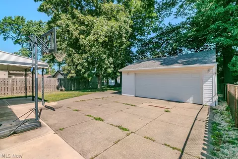 31505 Daniel Dr, Willowick, OH 44095 photo 32