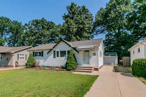 31505 Daniel Dr, Willowick, OH 44095