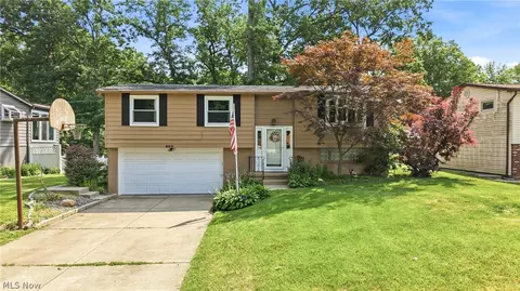 805 Trumbull Dr, Niles, OH 44446