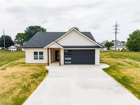 589 S 12th St, Coshocton, OH 43812