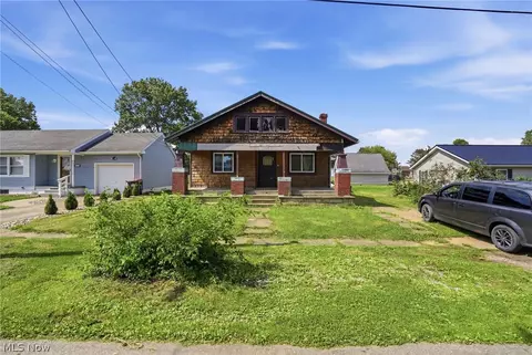 112 4th St, Frazeysburg, OH 43822