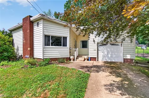 5547 W Boulevard Blvd NW, Canton, OH 44718