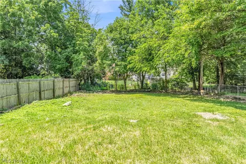 Exterior - 340 E 276th St, Euclid, OH 44132 photo 5 of 8
