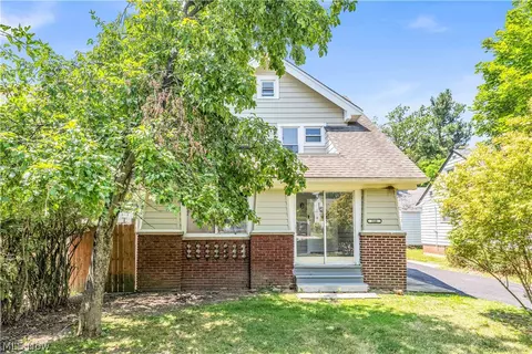 Exterior - 340 E 276th St, Euclid, OH 44132 photo 2 of 8