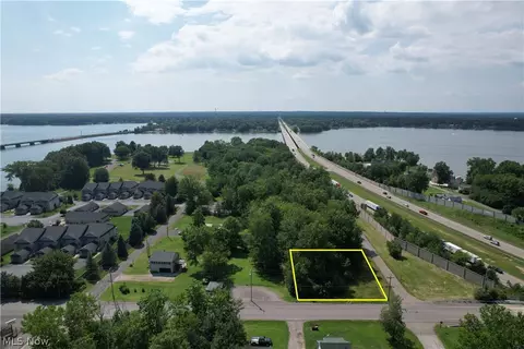 N East River Road, Lake Milton, OH 44429