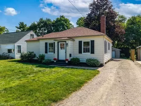 221 Ohio Ave, Wadsworth, OH 44281