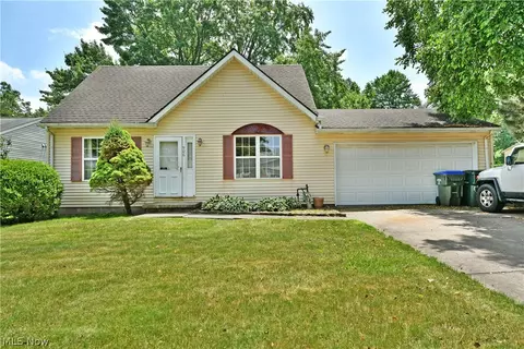 906 Elizabeth Ct, Cuyahoga Falls, OH 44221