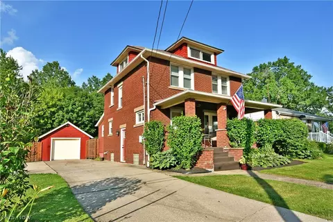 2076 Vernon Ave NW, Warren, OH 44483