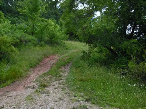 84 Sealy Ridge Rd, Little Hocking, OH 45742