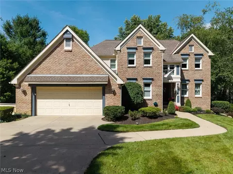 614 Red Rock Dr, Wadsworth, OH 44281