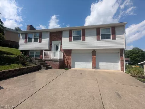 3 Franklin Dr, Brookside, OH 43912