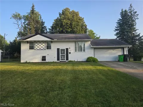 23580 Comstock Rd, Bedford Heights, OH 44146