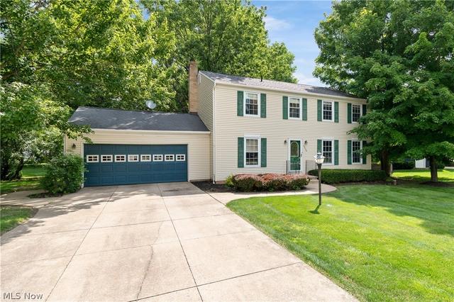 2329 Oak Point Dr, Akron, OH 44321