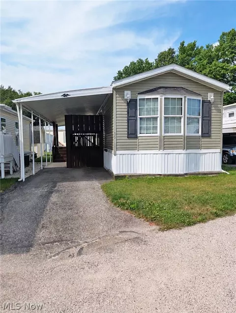266 Bender St NE #15, Navarre, OH 44662