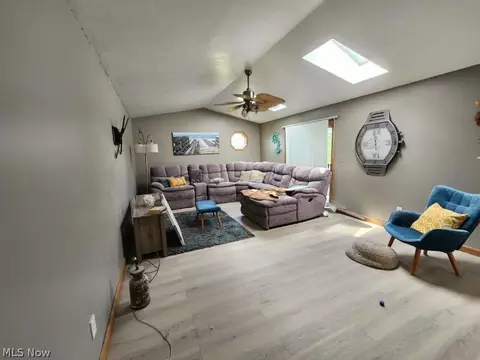 Living - 798 Devitt Ave, Campbell, OH 44405 photo 4 of 6