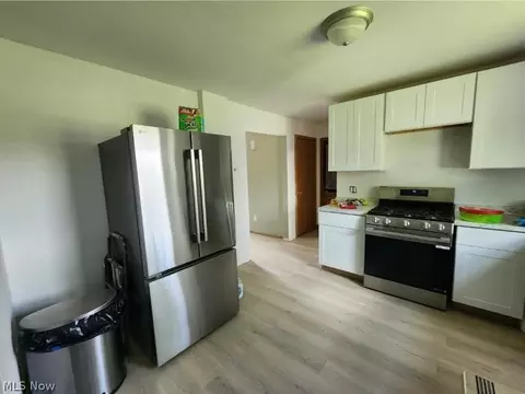 Kitchen - 798 Devitt Ave, Campbell, OH 44405 photo 2 of 2