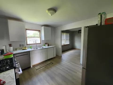 Entry Way - 798 Devitt Ave, Campbell, OH 44405 photo 3 of 6