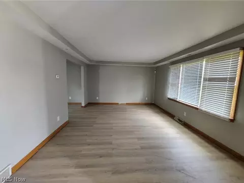 Living - 798 Devitt Ave, Campbell, OH 44405 photo 1 of 6
