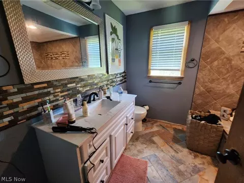 Bath - 798 Devitt Ave, Campbell, OH 44405 photo 2 of 4