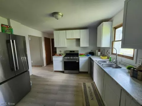 Kitchen - 798 Devitt Ave, Campbell, OH 44405 photo 1 of 2