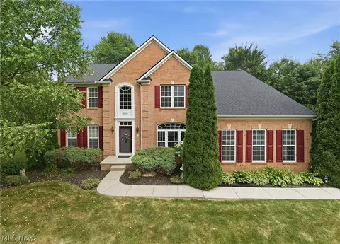 9359 Ashcroft Ln, Twinsburg, OH 44087