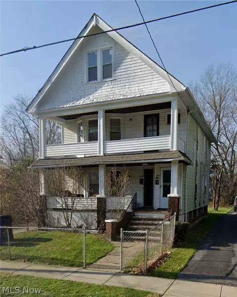 916 E 144th St, Cleveland, OH 44110