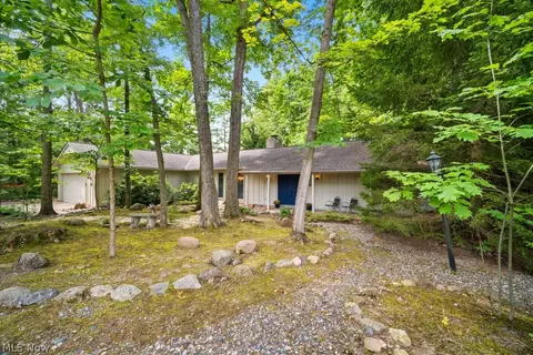 11604 Park Moss Ave, Strongsville, OH 44136
