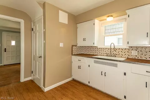6106 Bradley Ave, Parma, OH 44129 photo 6