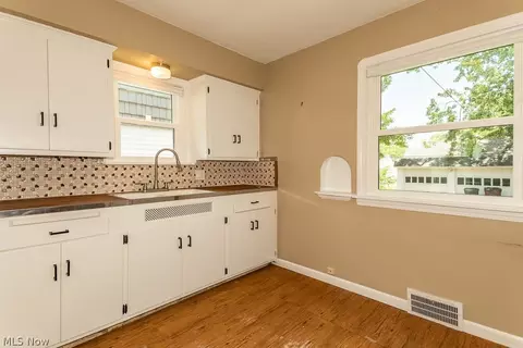 6106 Bradley Ave, Parma, OH 44129 photo 5